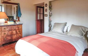 4 bedrooms, travel cot, free WiFi, bed sheets - Amazing home in Puyricard (Puyricard)