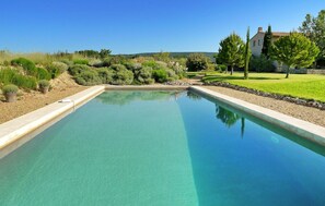 Pool - Amazing home in Puyricard (Puyricard)