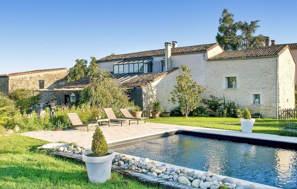 Pool - Nice home in Illats with WiFi (Illats)