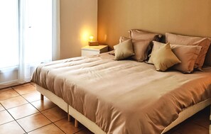 4 bedrooms, travel crib, free WiFi, bed sheets