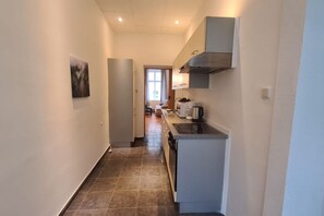 Microwave, oven, stovetop, coffee/tea maker