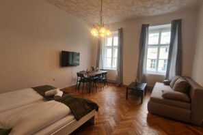 3 chambres, fer et planche à repasser, Wi-Fi, draps fournis