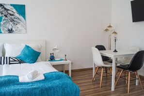 2 bedrooms, iron/ironing board, WiFi, bed sheets - Charming 2BR Apt. near Schloss Belvedere & Rennweg (Vienna)
