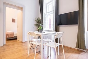 Dining - Comfortable 2BR Apt. Central and Well Connected (Vienna)