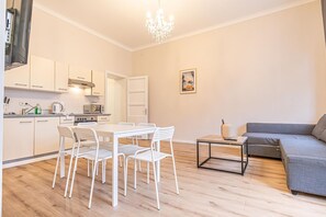 Interior - Metropolitan Charm: Stylish 2+1 Apt@ Vienna's Core (Vienna)