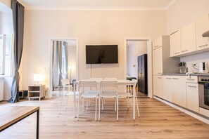 Interior - Metropolitan Charm: Stylish 2+1 Apt@ Vienna's Core (Vienna)