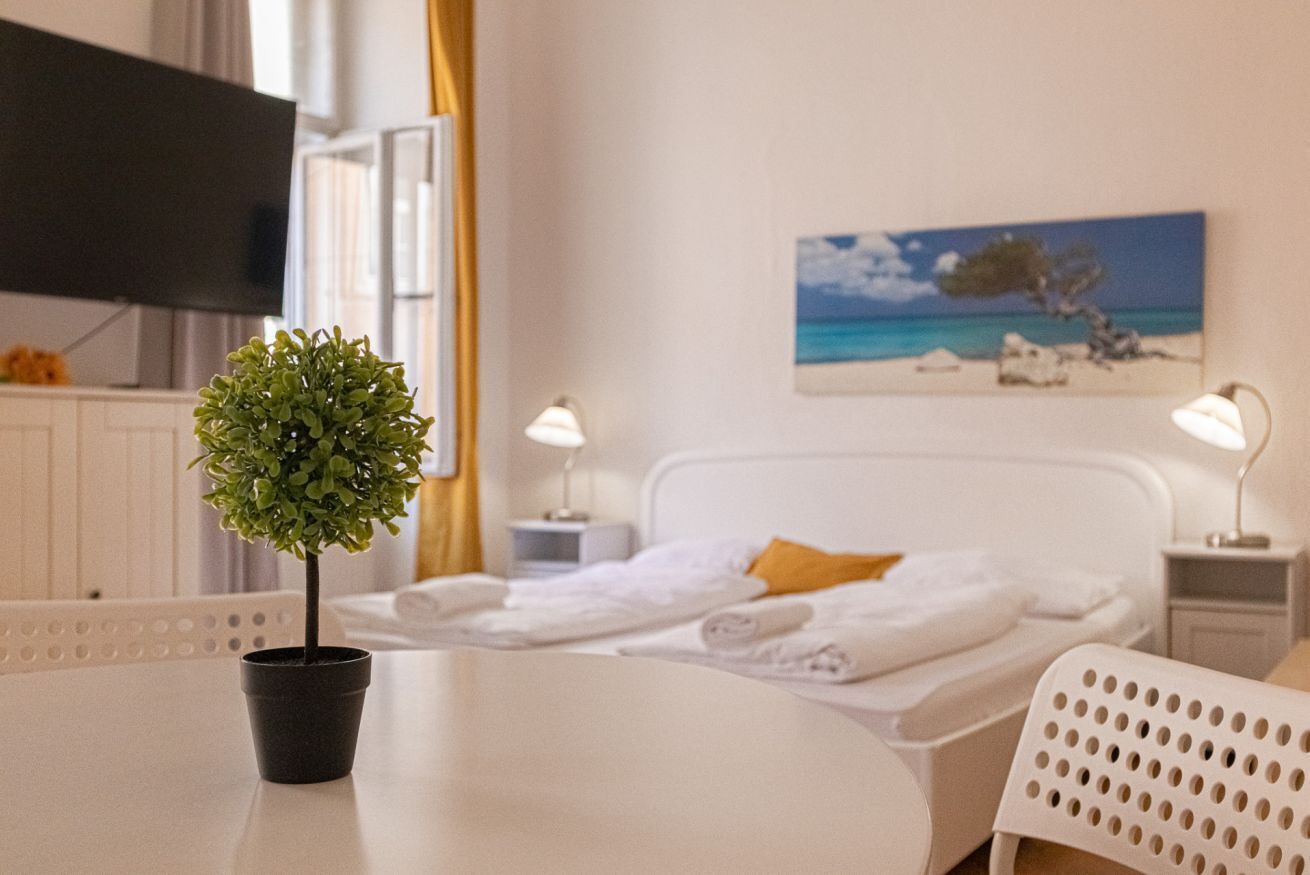 2 habitaciones, tabla de planchar con plancha, wifi y ropa de cama 