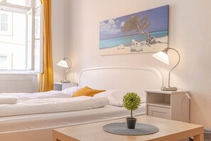 2 habitaciones, tabla de planchar con plancha, wifi y ropa de cama 