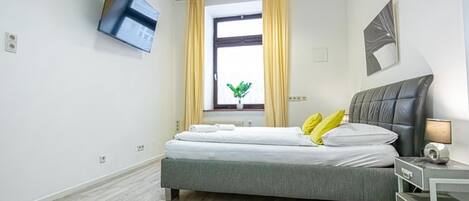 1 slaapkamer, een strijkplank/strijkijzer, wifi, beddengoed