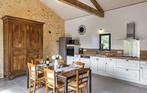 Fridge, oven, stovetop, dishwasher - Awesome home in Capdrot (Capdrot)