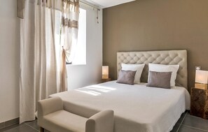 3 bedrooms, travel cot, free WiFi, bed sheets - Awesome home in Capdrot (Capdrot)