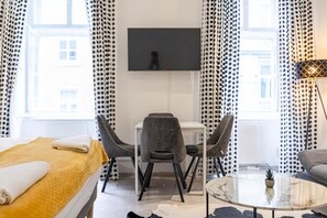 1 bedroom, iron/ironing board, WiFi, bed sheets - Cosy 1 Bedroom Apartment in Central Location (Vienna)