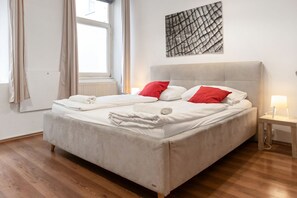 1 bedroom, iron/ironing board, WiFi, bed sheets - Modern 1BR Apart-perfect for Longstays (Vienna)