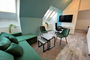 Living area - Elegant 2+1 BR Apt at Vienna's Vibrant 3. District (Vienna)