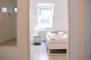 3 bedrooms, iron/ironing board, WiFi, bed sheets - Homely 3BR Apt.- Perfect for families and groups (Vienna)