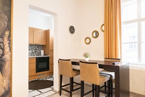 Dining - Economy 1BR Apt. Near Rennweg & Belvedre (Vienna)