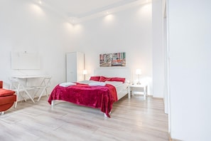 1 bedroom, iron/ironing board, WiFi, bed sheets - Sleek Studio Apt. | Suitable for Longstays (Vienna)