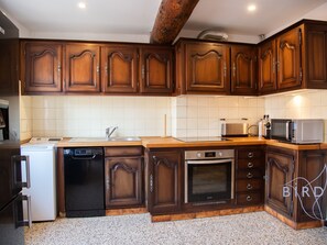 Kylskåp, mikrovågsugn, ugn och spishäll