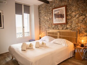 2 chambres, lit parapluie, Wi-Fi, draps fournis