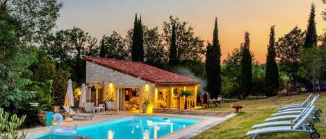 Et oppvarmet basseng