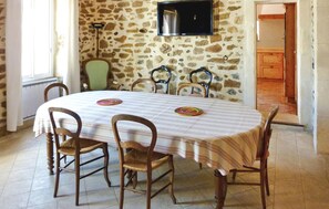 Dining - Gorgeous home in Saint Martin De Crau (Saint Martin De Crau)