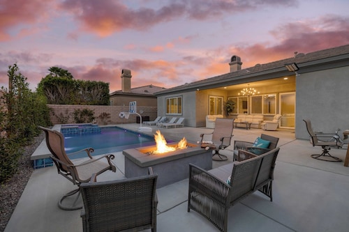 Gated Terra Lago Escape With Private Pool, Hot Tub, Outdoor Kitchen and Lounge