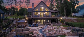 Gray Fox Lodge by Avantstay Waterslide Pool, Theater Sleeps 23