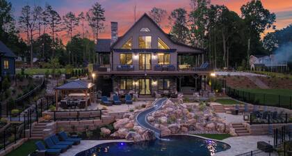 Gray Fox Lodge by Avantstay Waterslide Pool, Theater Sleeps 23