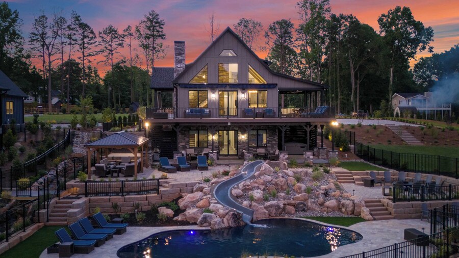 Gray Fox Lodge by Avantstay Waterslide Pool, Theater Sleeps 23