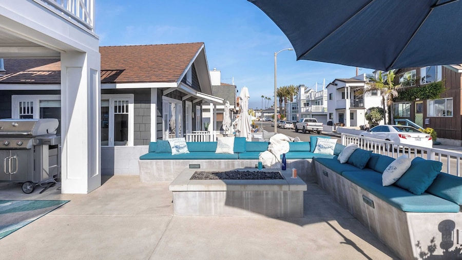 Ocean Breeze I by Avantstay Steps to the Beach!