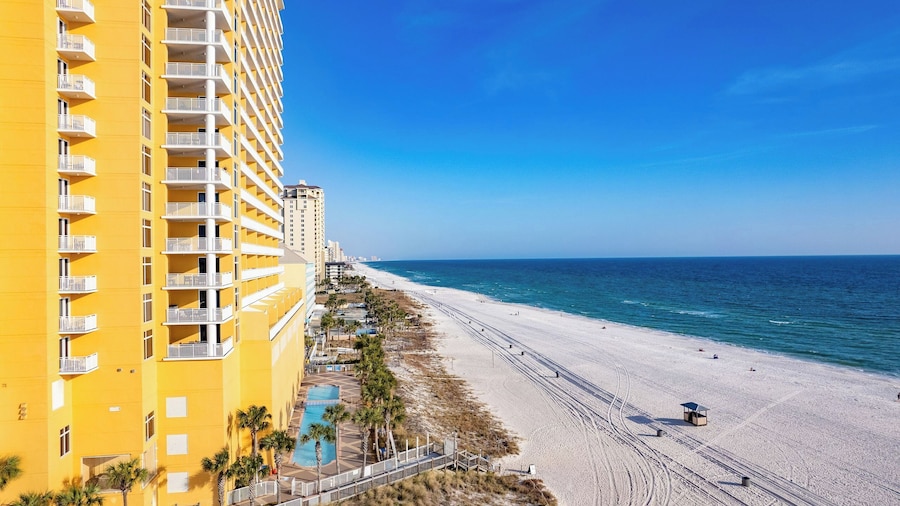 Beachfront 3bdr Private Beach Access, Ocean Views, Gym Sunscape by Avantstay