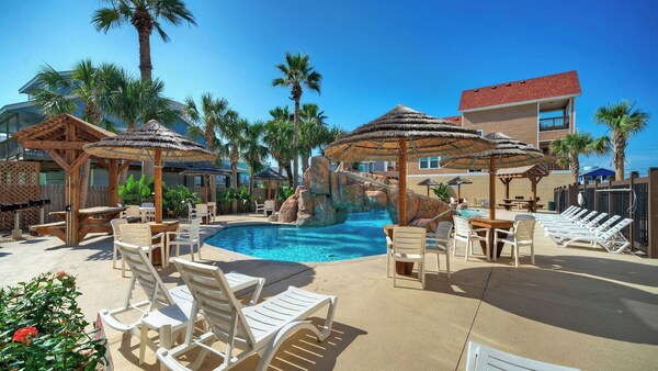 Private Yard, Cornhole, Resort Pool Oasis W/ Slide Down The Shore By Avantstay - Aransas Pass, TX
