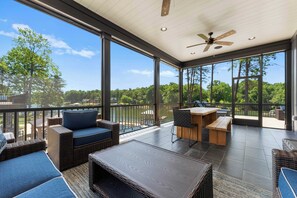 Interior - Blue Heron by Avantstay Lakefront, Dock, Pool, Theater Sleeps 22 (Sherrills Ford)