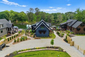 Interior - Blue Heron by Avantstay Lakefront, Dock, Pool, Theater Sleeps 22 (Sherrills Ford)