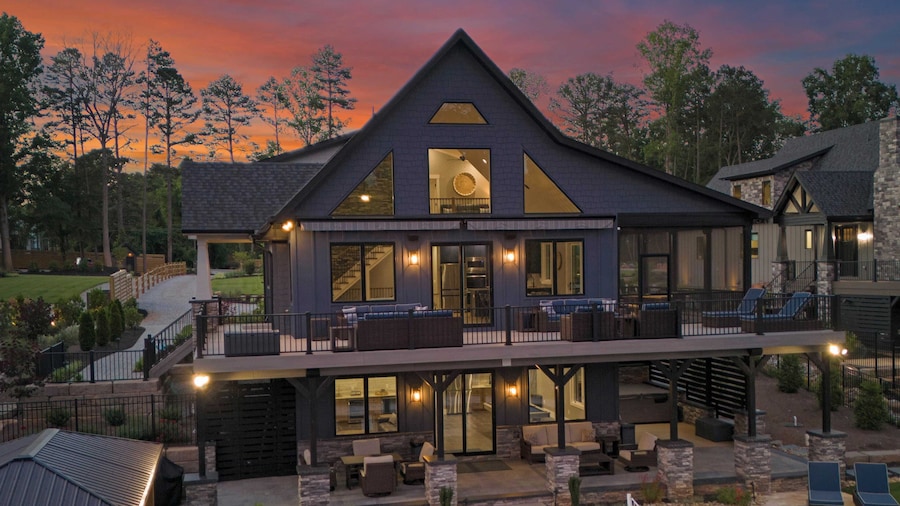 Blue Heron by Avantstay Lakefront, Dock, Pool, Theater Sleeps 22