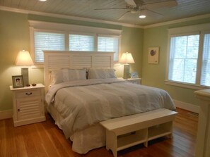 5 bedrooms, iron/ironing board, internet, bed sheets