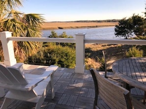 Property grounds - Sea Horse Cottage 2.5 Bedroom BHI Creek Front - Marsh front Expansive vi (Bald Head Island)