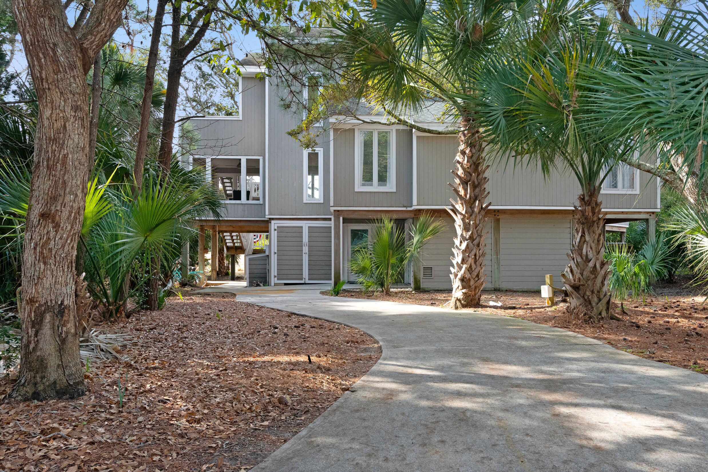 Beautiful, newly renovated 4 bedroom / 3 bath home on the golf course.
