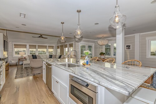 Five Bedroom Oceanfront Property with private beach access