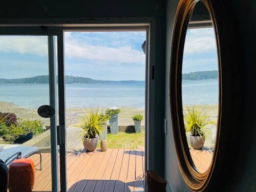 Waterfront Hoodsport Cabin, Hood Canal Beach Oasis