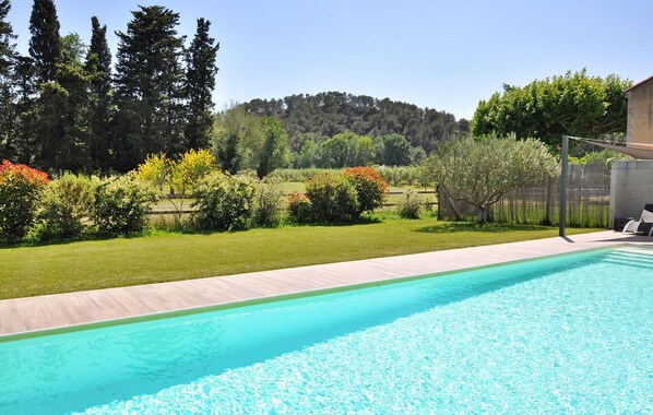 A heated pool - Nice home in Barbentane (Barbentane)