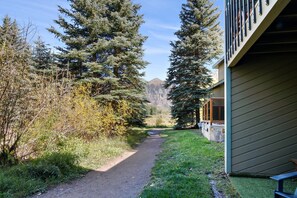 Property grounds - Riverside Getaway | Walk to Main St, Festival & Ski Fun (Telluride)