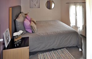 3 slaapkamers, reisbedje, gratis wifi, beddengoed