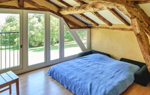 8 Schlafzimmer, Reisekinderbett, Bettwäsche