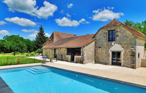 A heated pool - Stunning home in Bars (Bars)