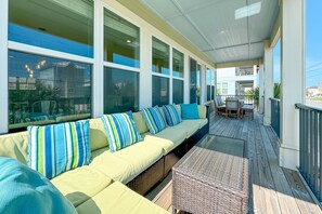 Property grounds - Sandy Cheeks | Outdoor Pool | Waterfront | My Beach Getaways (Gulf Shores)