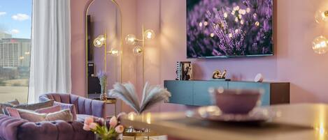 Smart TV, ping pong, stereo