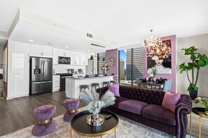 Smart TV, ping pong, stereo