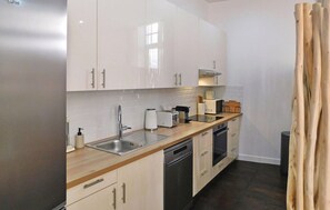 Réfrigérateur, four, plaque de cuisson, lave-vaisselle