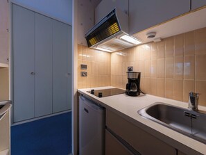 Refrigerador, microondas, tostadora y periquera 